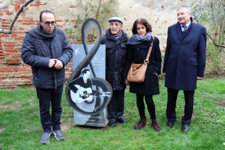 S Azem jardin commémoration16janvier2016 3