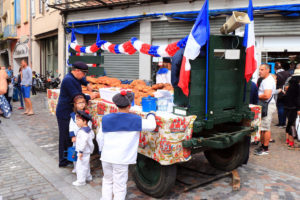 09. Distribution des pains - Fêtes de Pentecôte