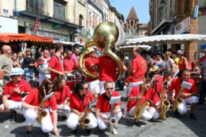 3.Fetes de Pentecote2014_ bandas au marché du dimanche (3)