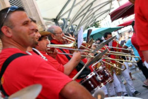 3.Fetes de Pentecote2014_ bandas au marché du dimanche (1)