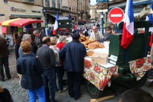 05.distribution de pains benis (1)