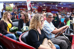 06. depart Cortege Rosiere de la mairie (5)