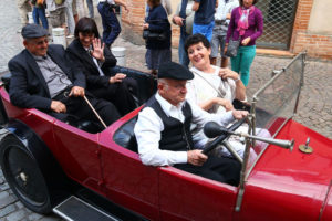 06. depart Cortege Rosiere de la mairie (2)