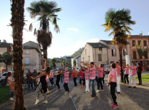 5. Octobre ROse_ Zumba géante cloture(2)
